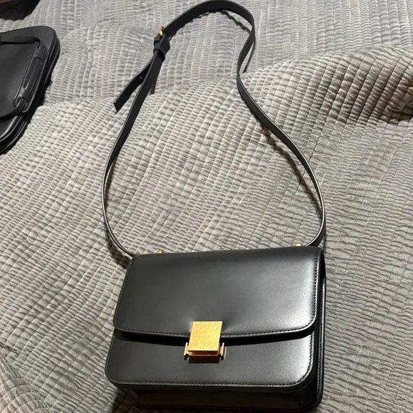 Quince Black Leather Shoulder Bag - Picture 4 of 4